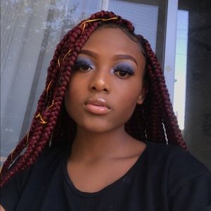 Meet your Posher, Aveona